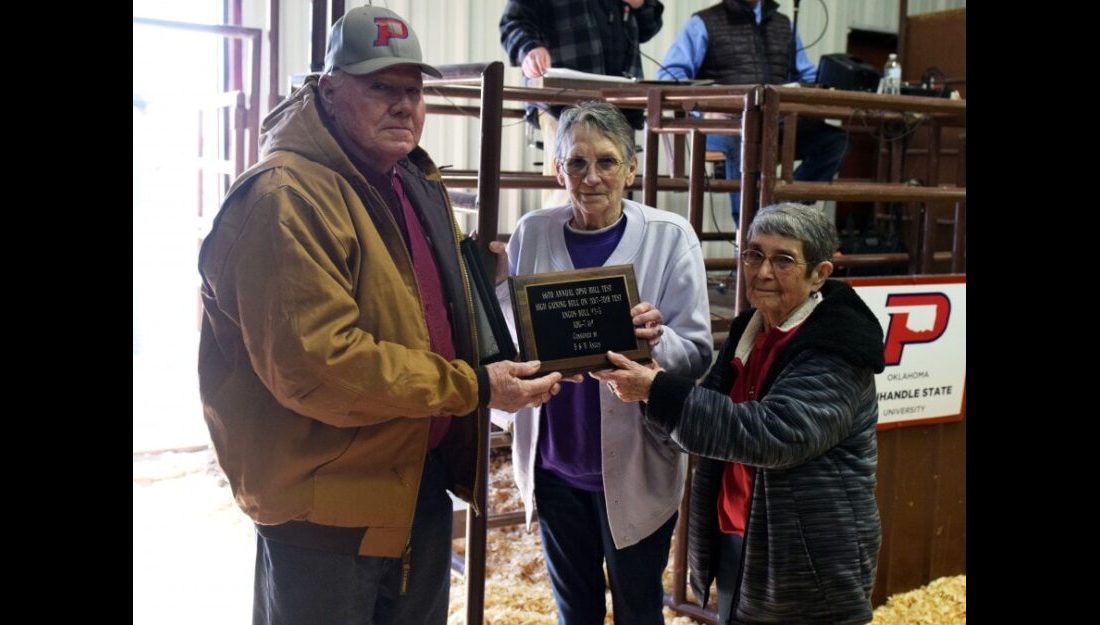 Congratulations to Melvin (left) and Betty (middle) Boling of B&M Angus in Edmond, Okla. pictured here with Gwen Martin. B&M Angus won the high gaining bull on test. Additionally, they had the high gaining senior bull, high gaining junior bull, high gaining senior pen of bulls, and the high gaining pen of junior bulls making a clean sweep of the 66th Annual Beef Bull Test. —Photo by Danae Moore